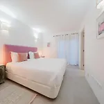 Valentina Villa Amaro Goncalves
